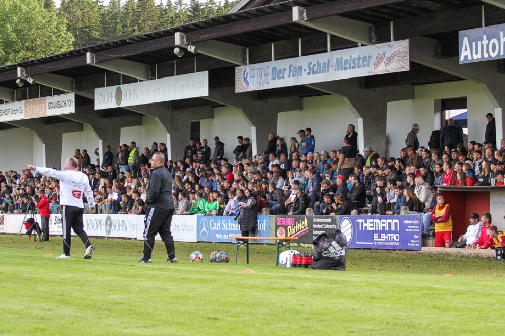 tribüne-frankenwaldsportstätte-gegen-fc-frankenwald