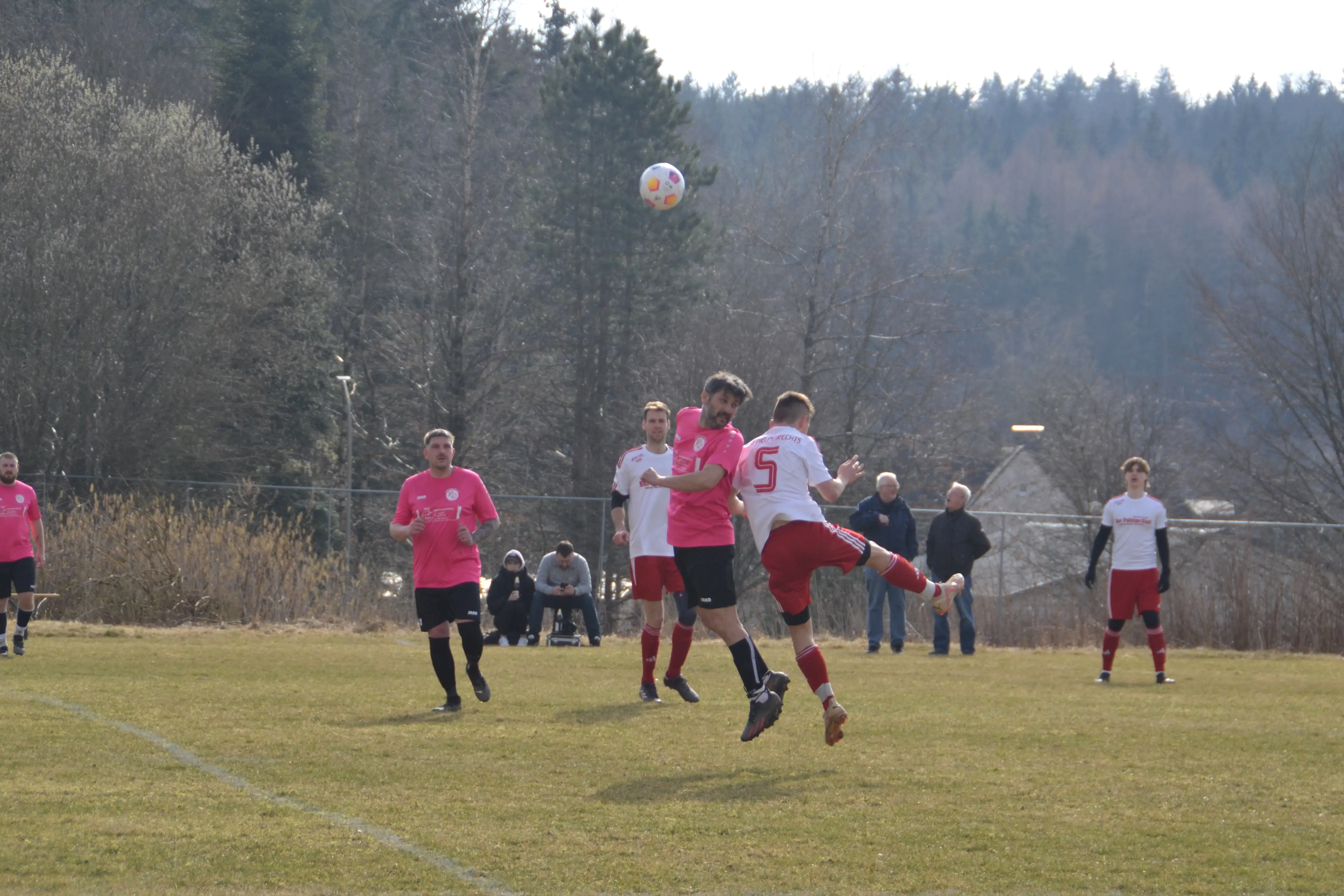 fc-ort-spielszene-zweikampf