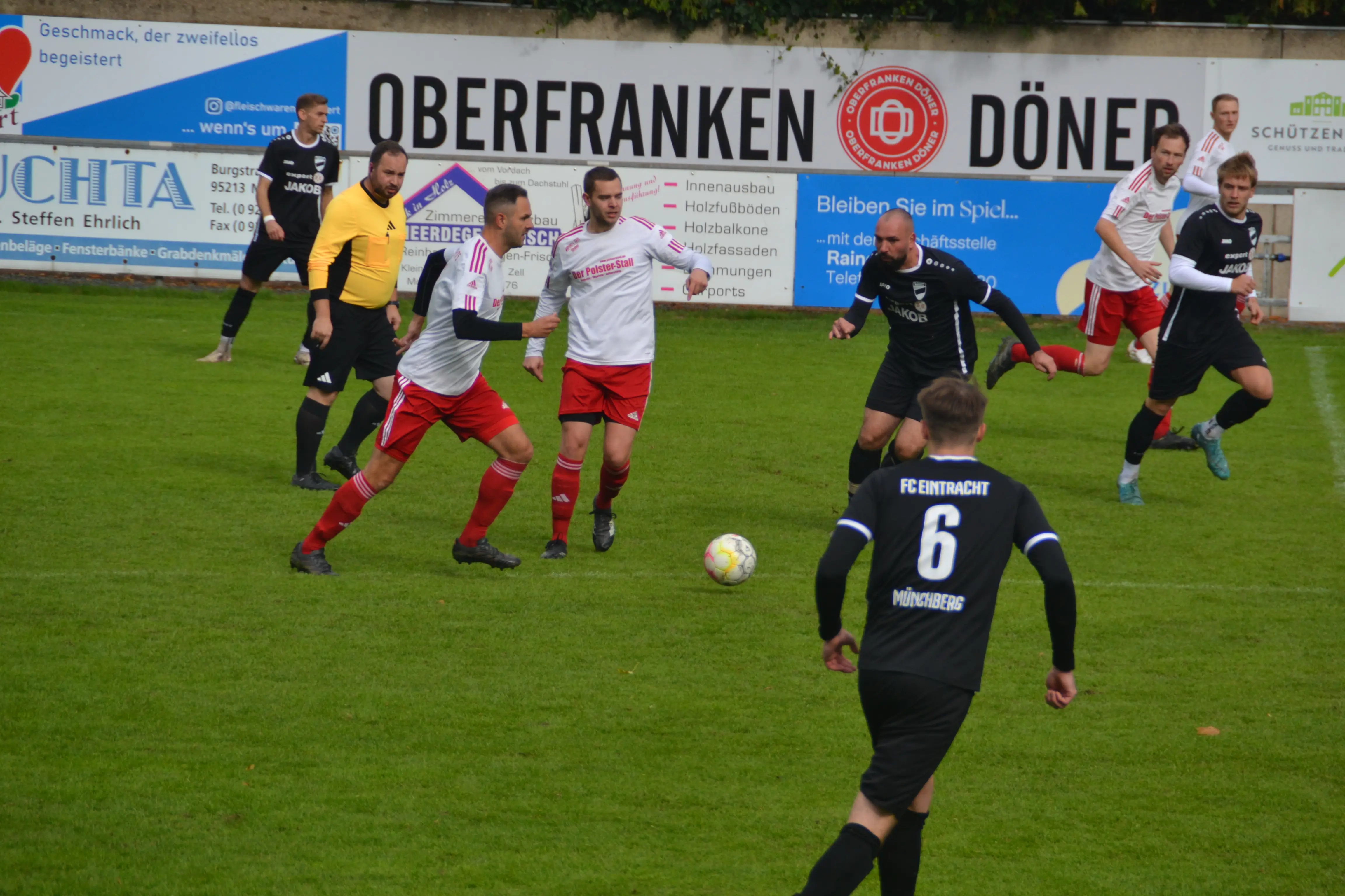 fc-eintracht-münchberg-2-spielszene-angriff-der-rothosen