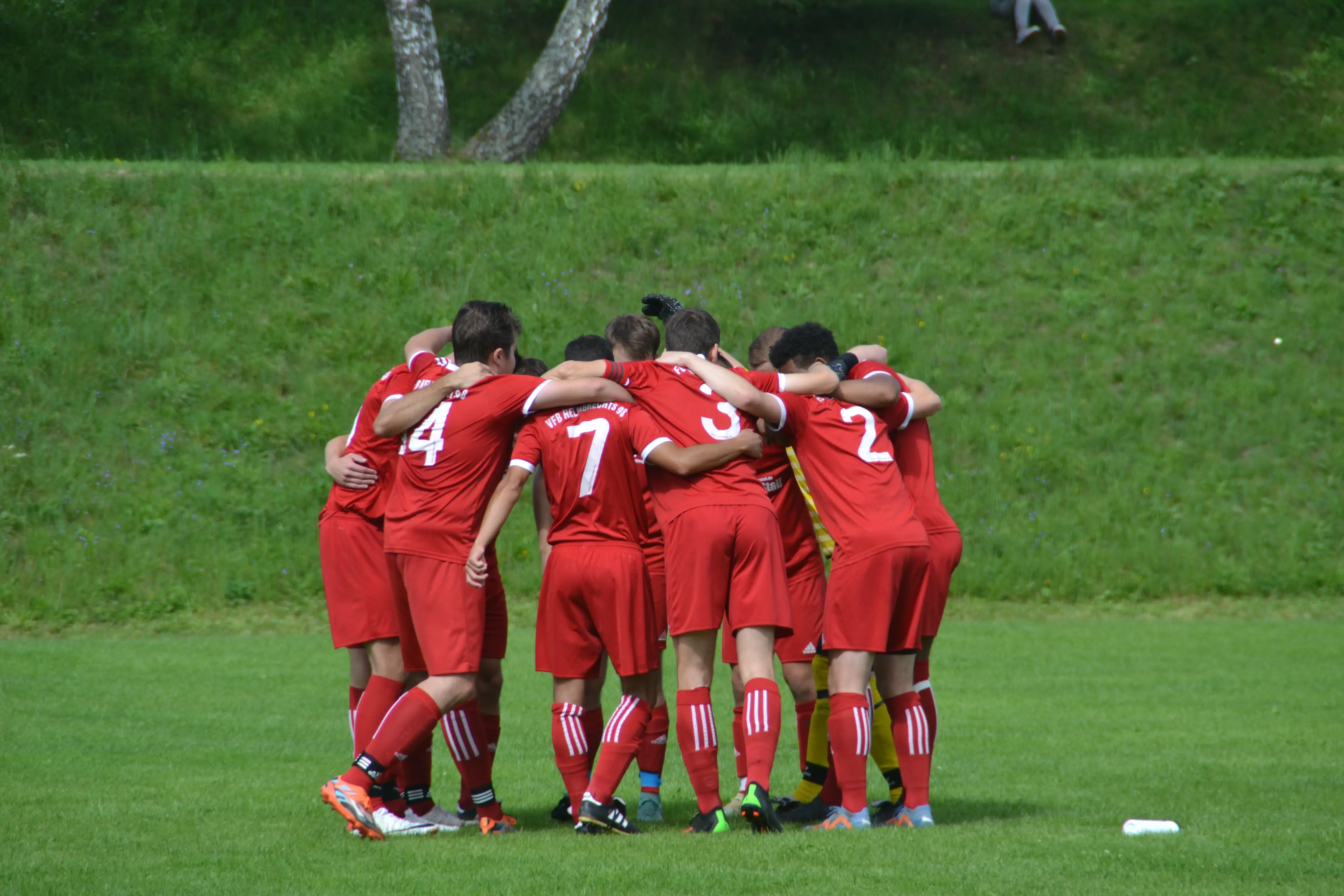 sv-05-froschbachtal-III-spielszene-mannschaftskreis