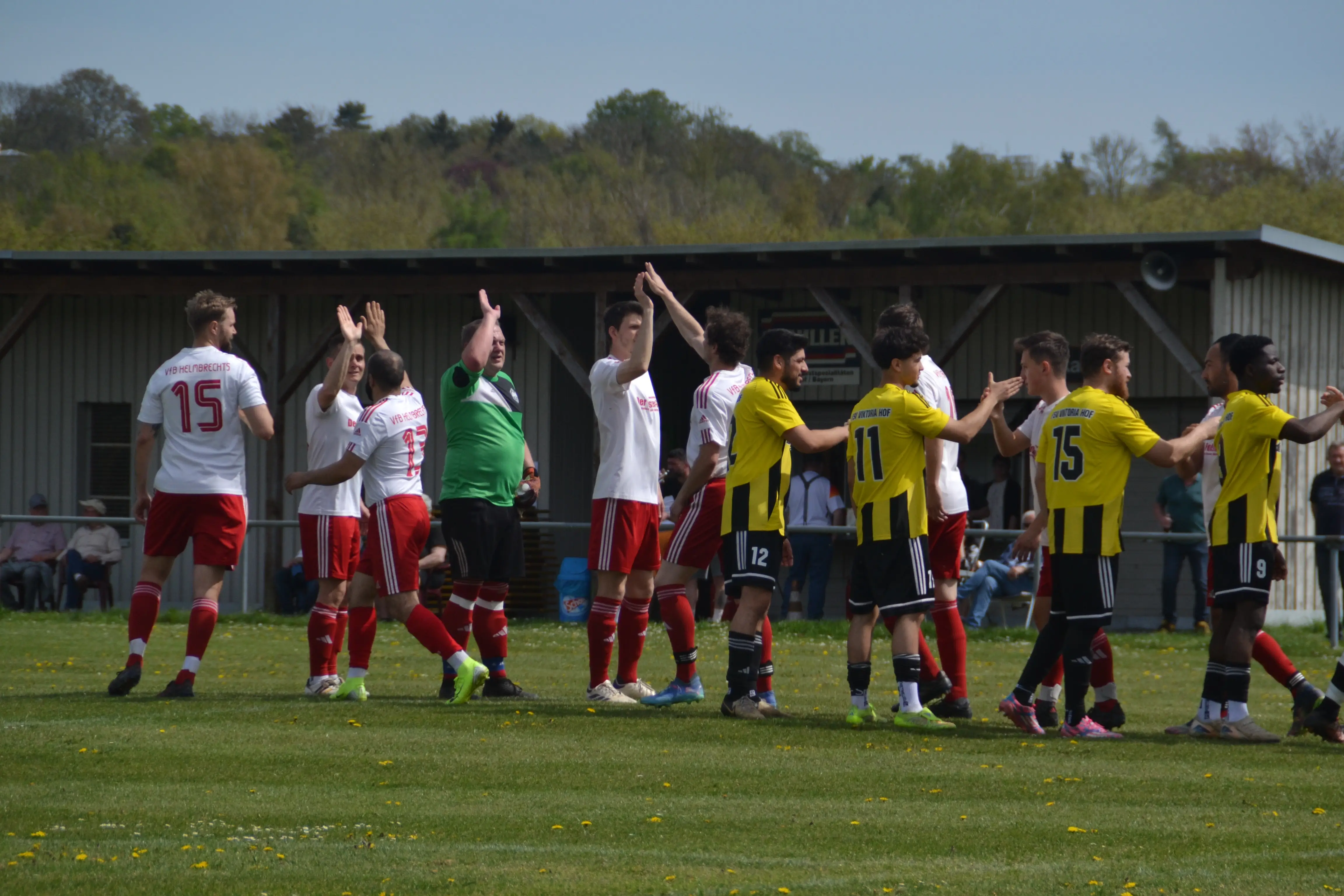 fsv-viktoria-hof-spielszene-begrüßung