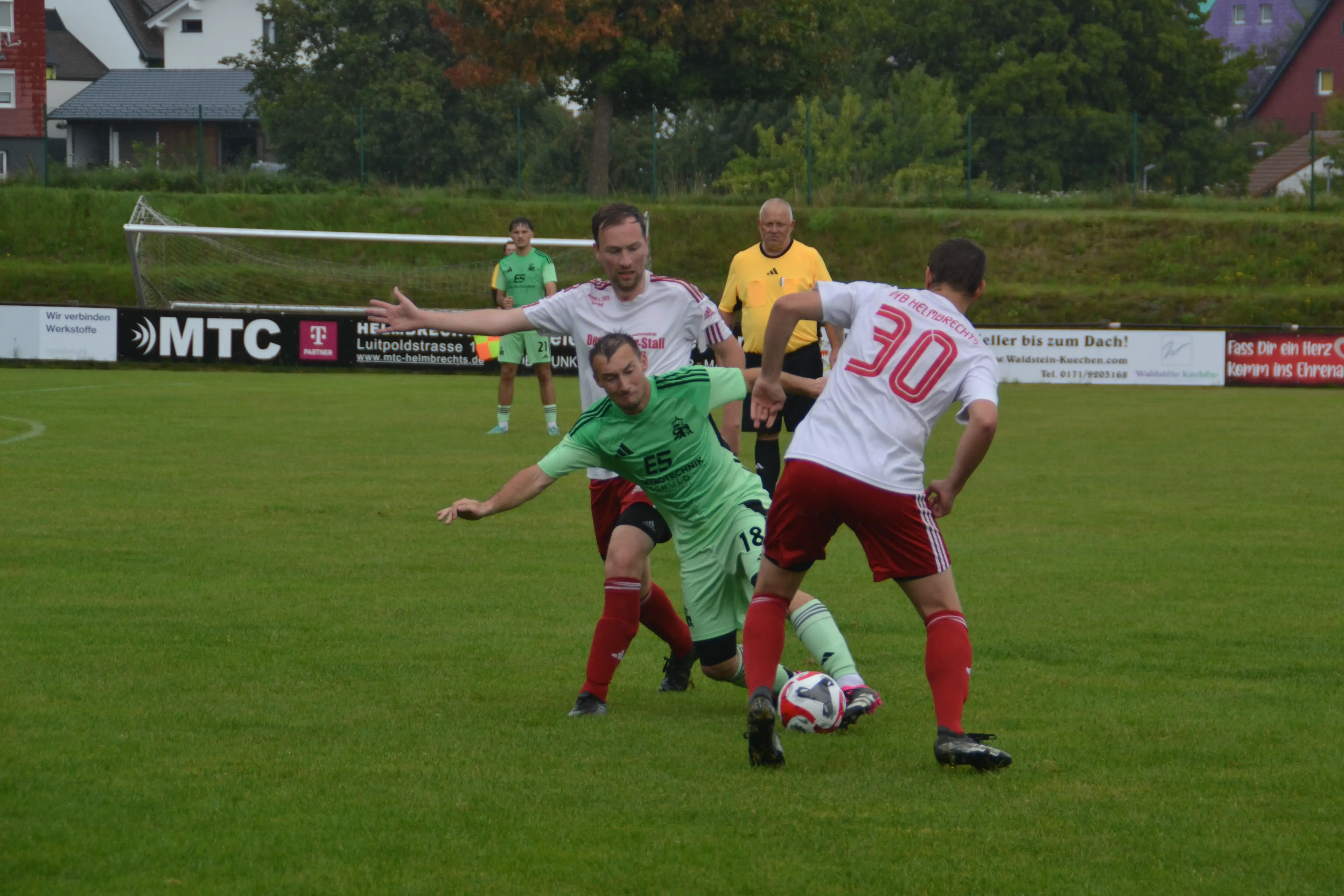 fc-waldstein-spielszene-zweikampf